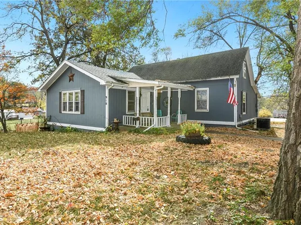 918 E Oak St, Pleasant Hill, MO 64080