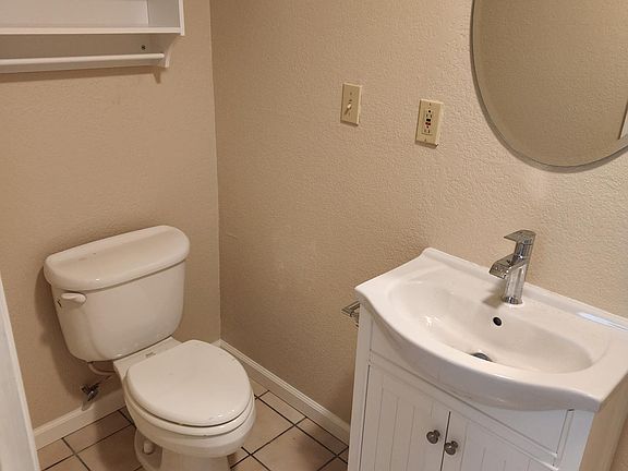 4th image of 228 Louisiana St #B