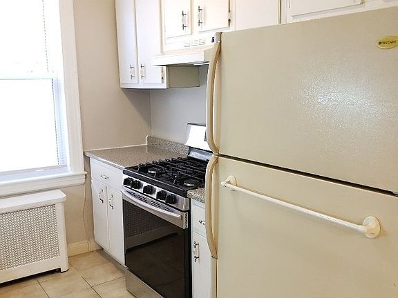5th image of 2147 Steinway St #1