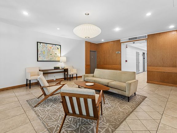 3rd image of 1516 Hinman Ave APT 506