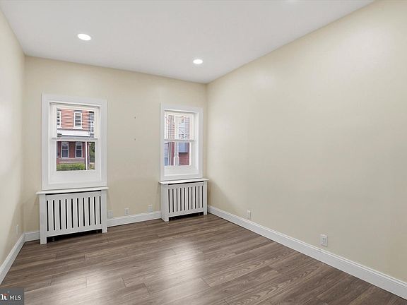 3rd image of 286 Leverington Ave