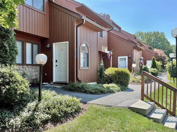 212 Falcon Court, Poughkeepsie, NY 12603