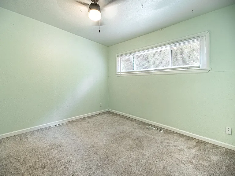501 Hilltop Dr — Photo 8