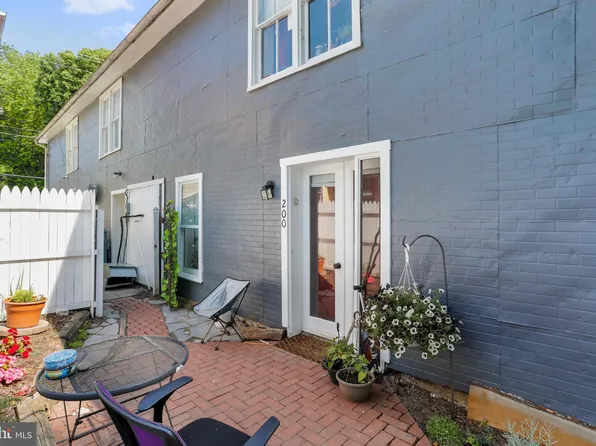 107 S Princess St #101, Shepherdstown, WV 25443