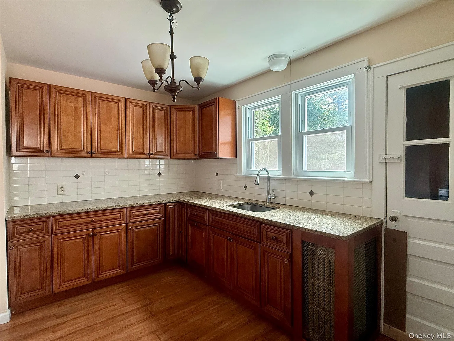 3 bed, 2.0 bath, 1500 sqft, $4,000 — Photo 4