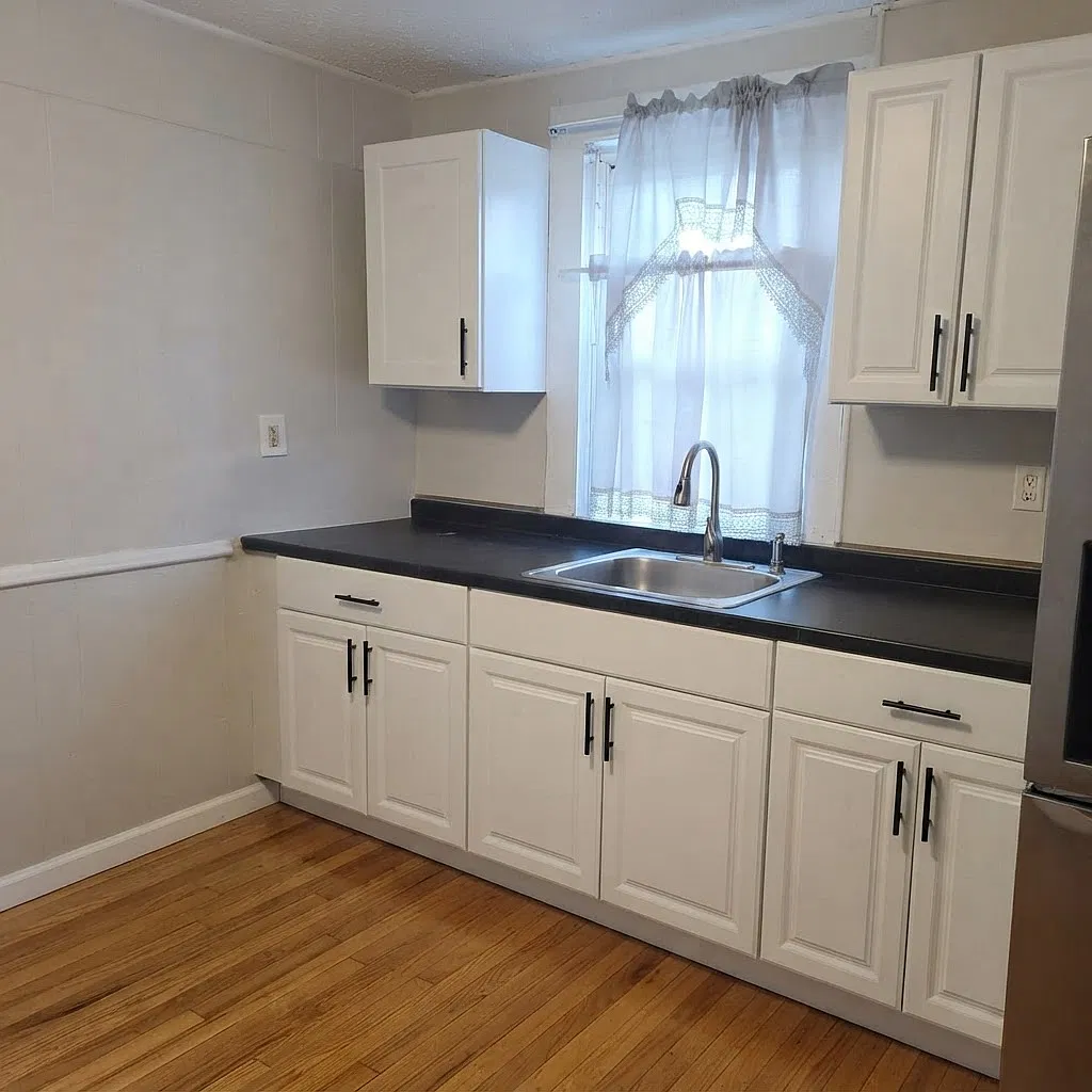 3 bed, 1040 sqft, $2,100 — Photo 1