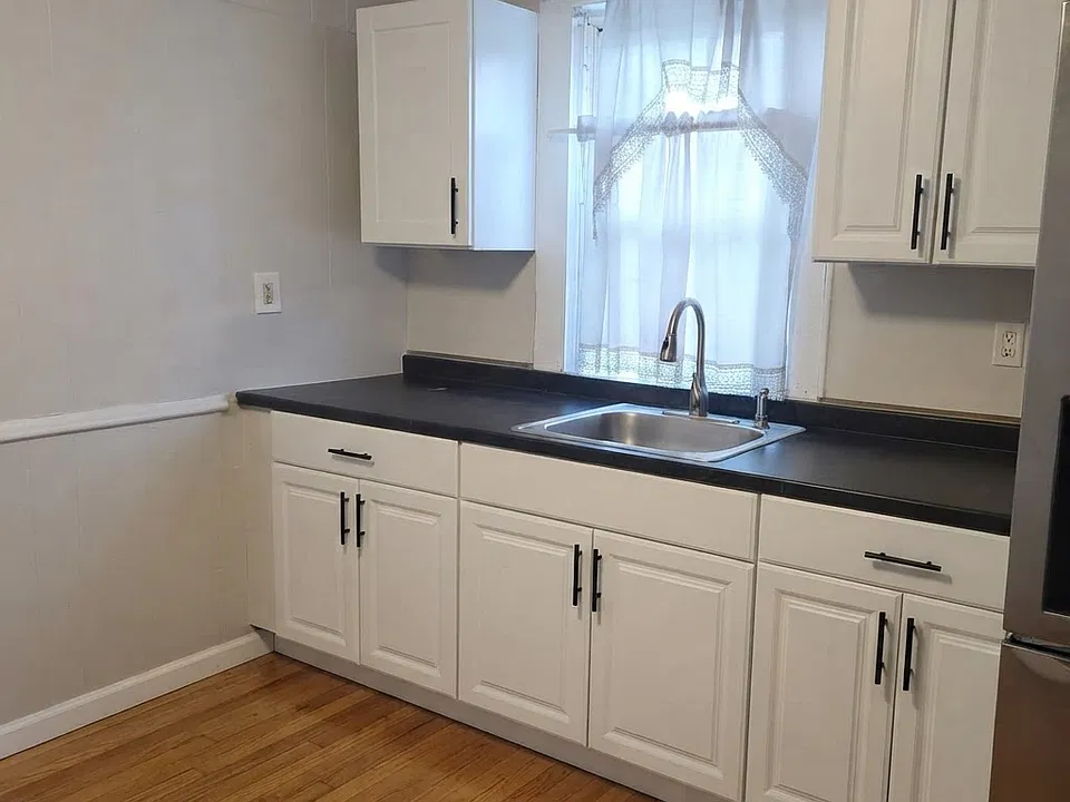 147 Lamberton St #1