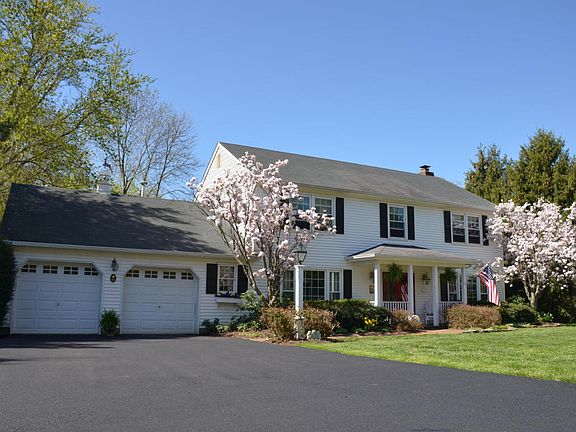 2nd image of 62 Winding Brook Way