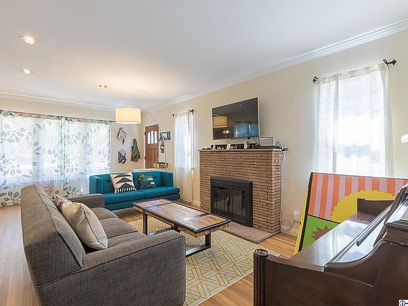3rd image of 3430 Montrose Ave