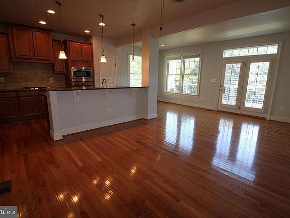4th image of 1230 Bay Dale Dr