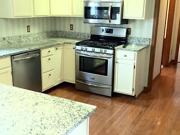 3rd image of 4180 Briarwood Dr