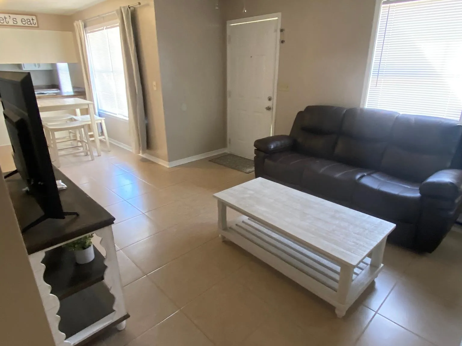 406 Oak Pl — Photo 3