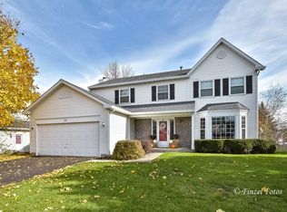 35 Ivanhoe Ln, Cary, IL 60013