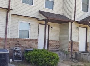 950 Edgar Dr APT 3, Charleston, IL 61920