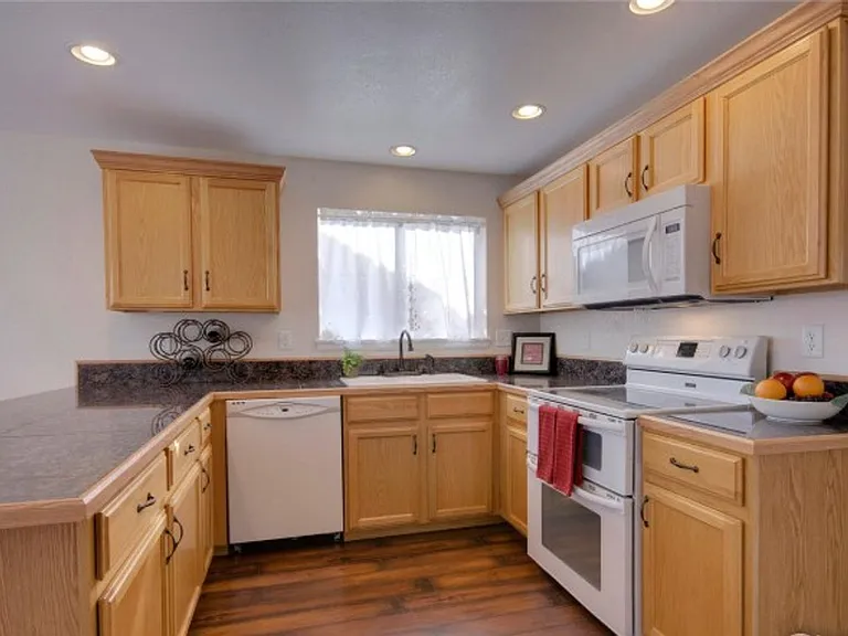 521 Kim Dr — Photo 5