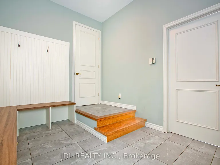 53 Aldershot Cres — Photo 43