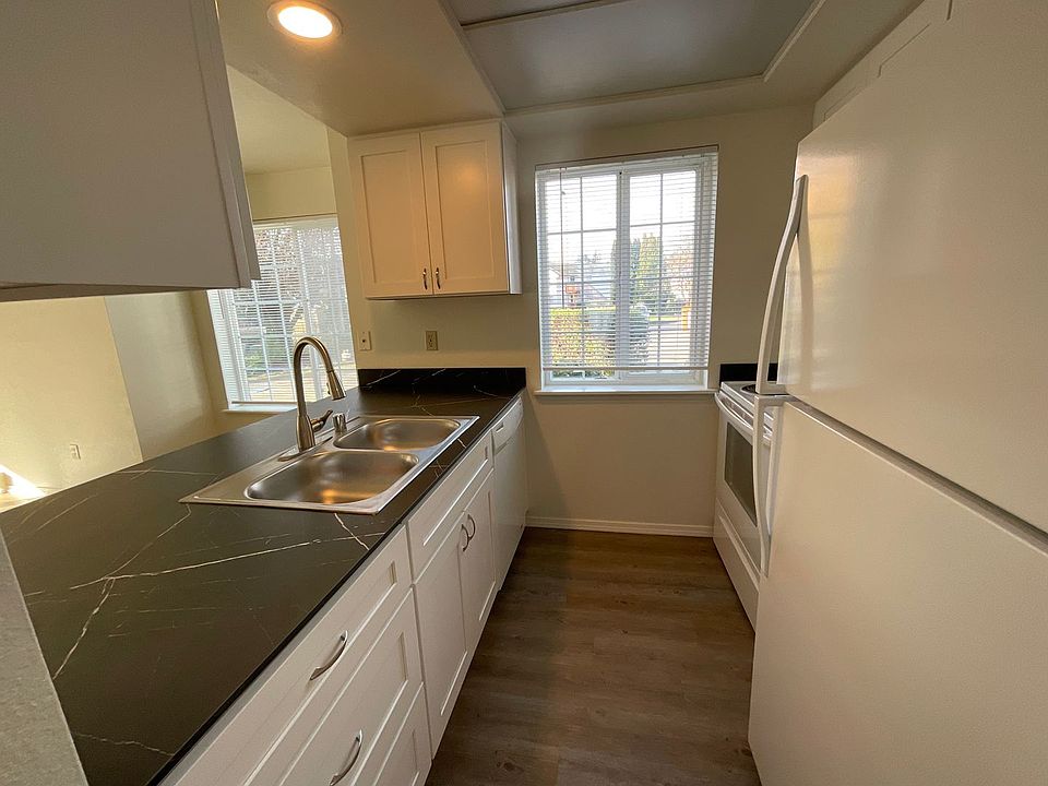 1st image of 5666 Eagle Pkwy #2