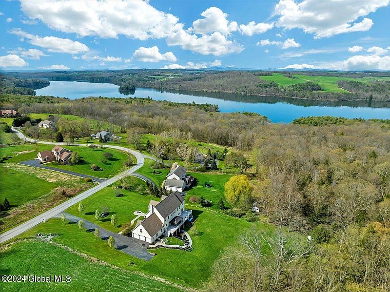 3rd image of 132 Meadows Drive