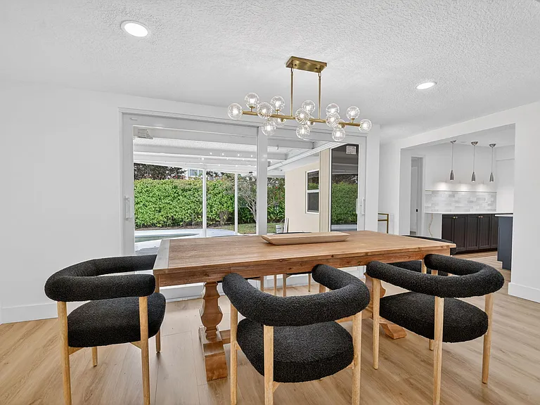1221 Singer Dr — Photo 10