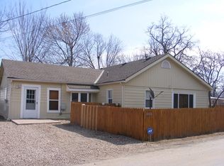 1715 Overhill Rd, Oak Grove, MO 64075