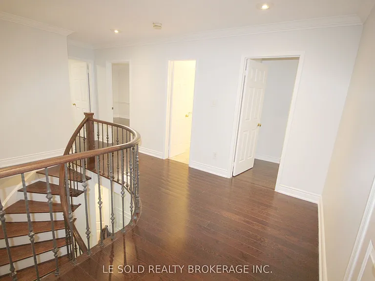 10 McDougall Ct — Photo 17