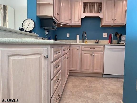 5th image of 336-338 Bay Ave APT 406