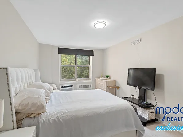 629 Kappock Street image 13 of 26