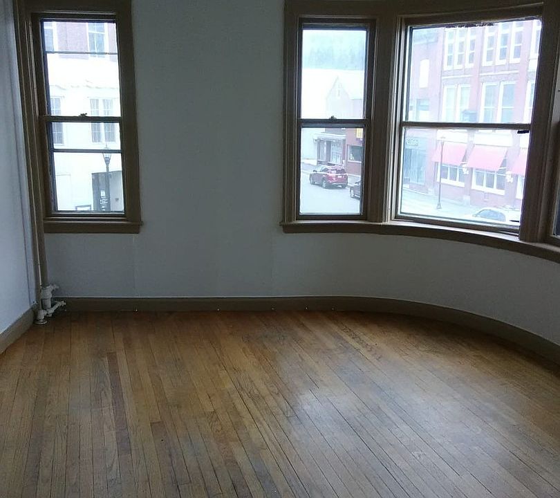 Harris Hotel 25 Hartford St Rumford ME Zillow