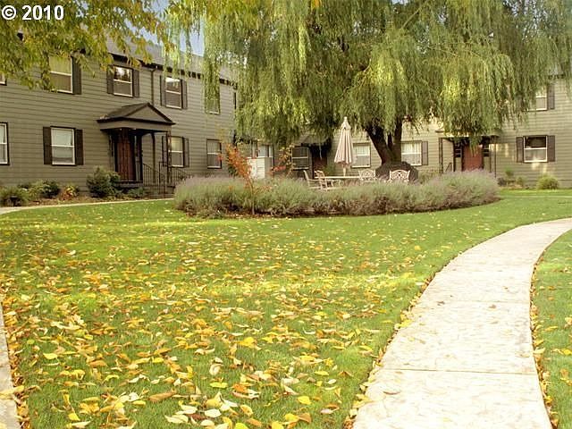 Peaceful and Serene Courtyard