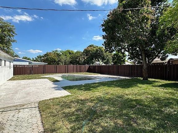 5th image of 6500 SW 15th Ct
