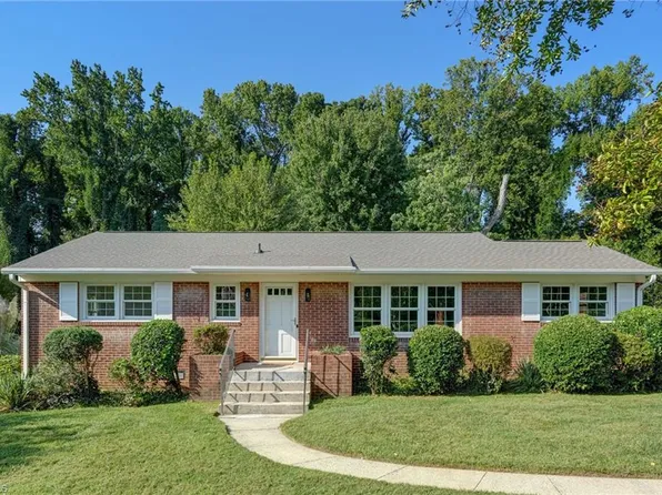 3401 Kenmore St, Greensboro, NC 27408