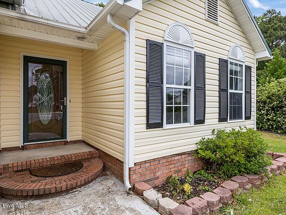 2nd image of 405 W Regent Court