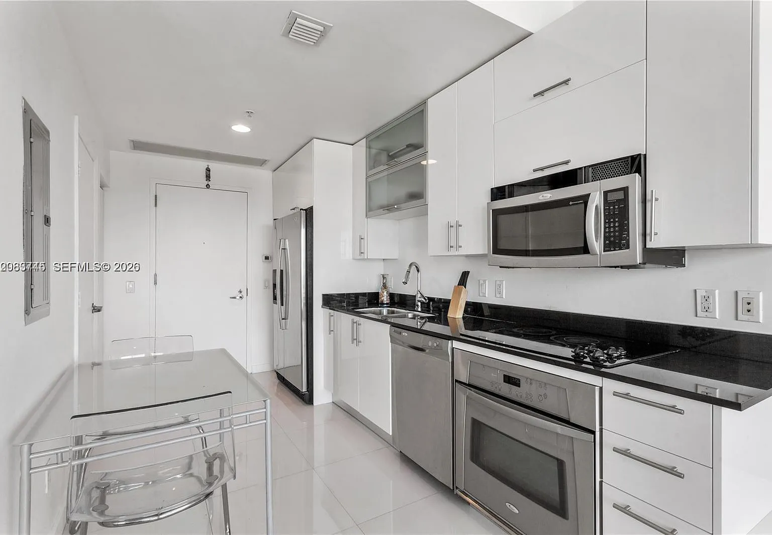 Infinity At Brickell Cond — Photo 3