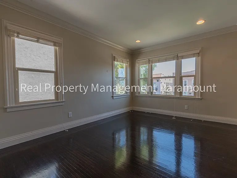 1925 South Harcourt Avenue, — Photo 19