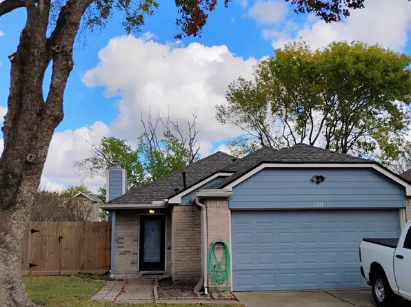 1211 Chelsea Ln, Pearland, TX 77581