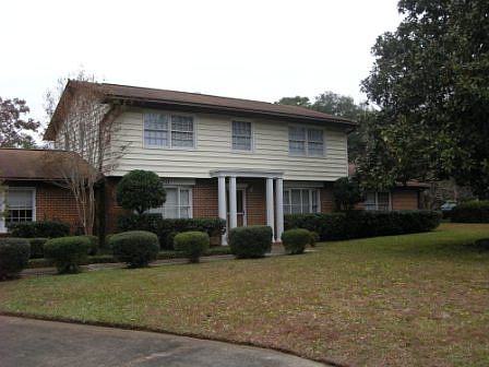 5th image of 641 Country Club Ave