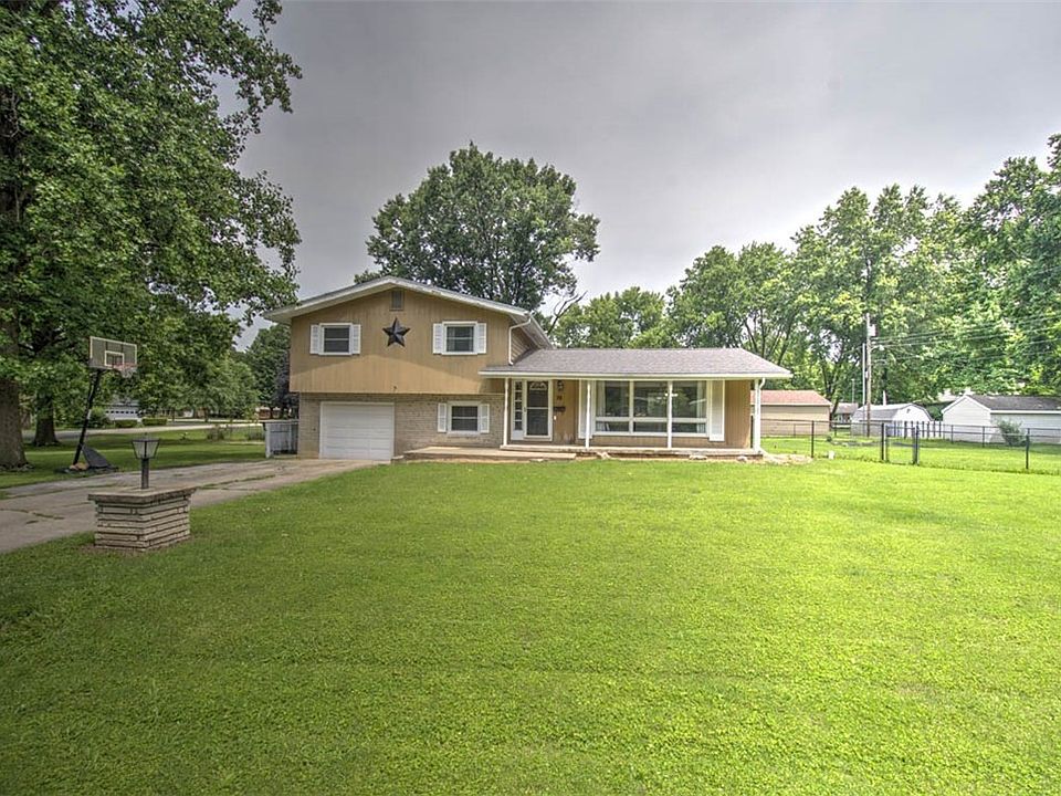 1st image of 76 Valley Dr
