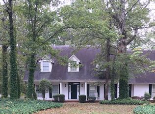 1 Hunters Woods Ct, Little Rock, AR 72210