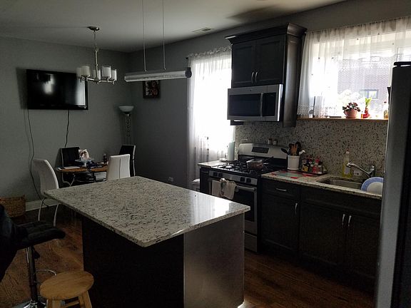 2nd image of 3055 N Milwaukee Ave #2