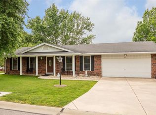1 Glenwood Ln, Saint Peters, MO 63376