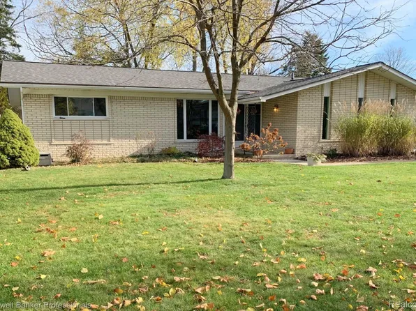 3640 Delaware Dr, Troy, MI 48084