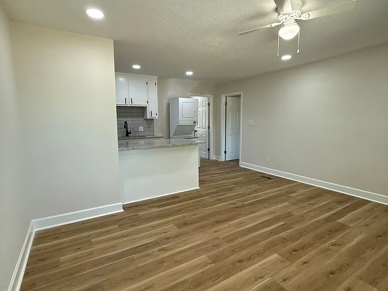 1505 Tilghman Rd N — Photo 3