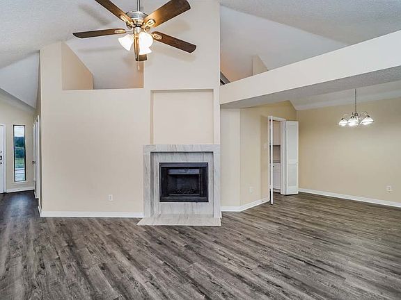 3rd image of 1686 Autumn Breeze Ln