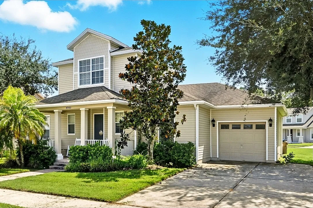 6 bed, 2323 sqft, $2,500 — Photo 1
