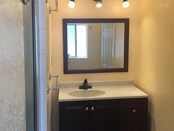 5th image of 6119 Cahuenga Blvd #B