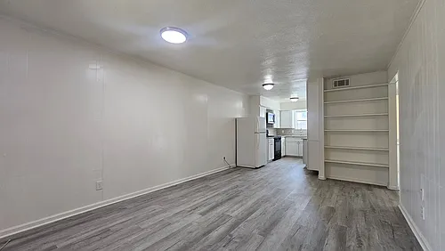 2420 Louise St Photo 1