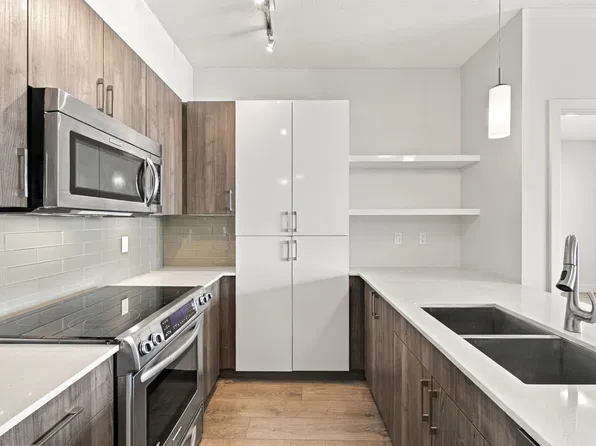 630 Como Lake Ave #410, Coquitlam, BC V3J 0E4