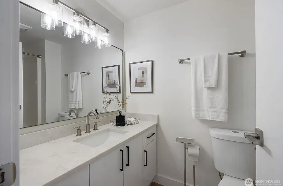 3 bed, 1596 sqft, $3,500 — Photo 2