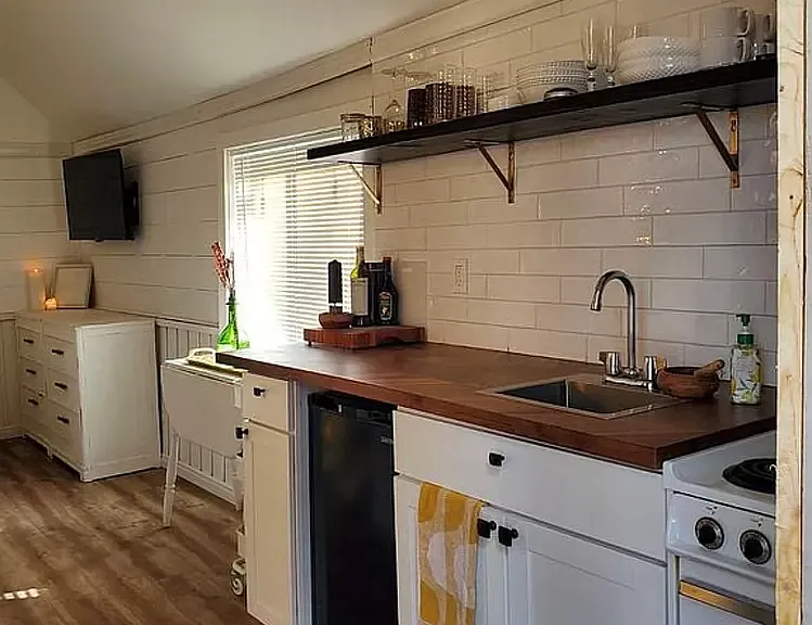 1407B Louisa Ave — Photo 2