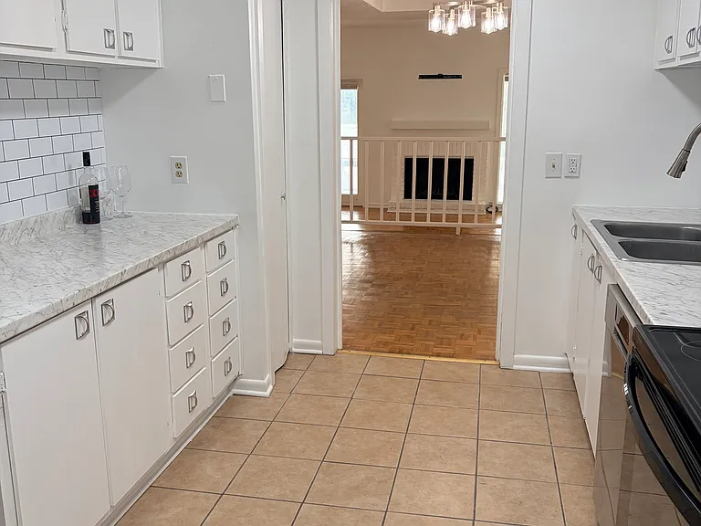 11 Royalgate Dr #11 — Photo 13